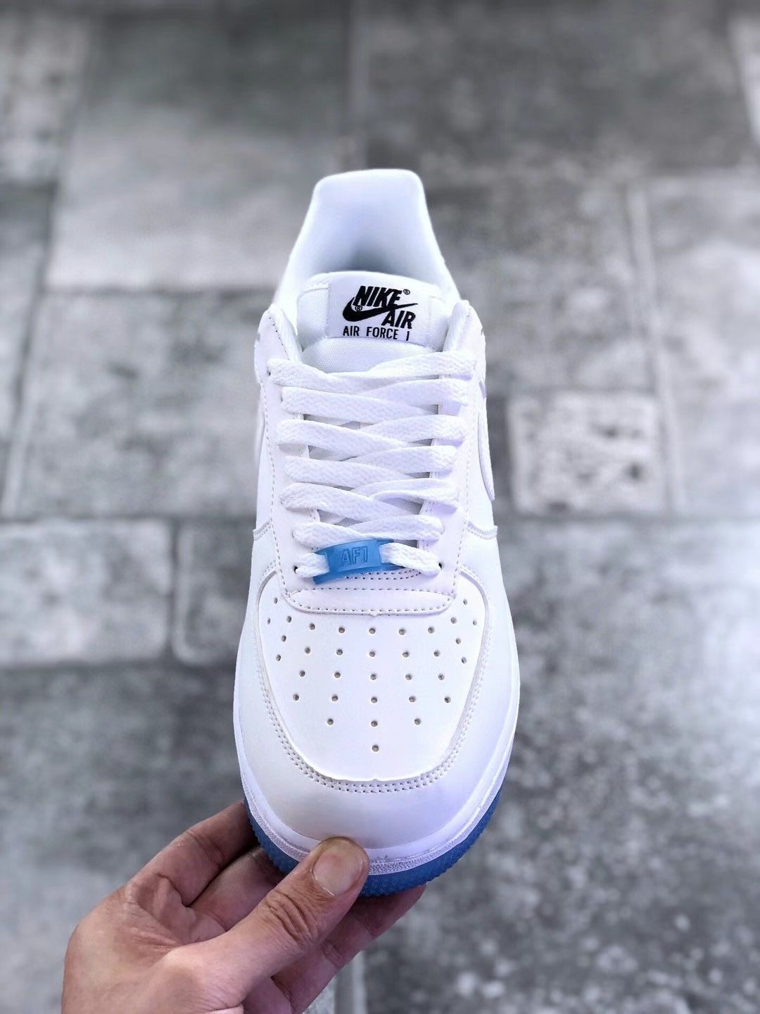 1af1白蓝变色龙热感应空军一号男女板鞋da8301101空军白蓝变色龙高