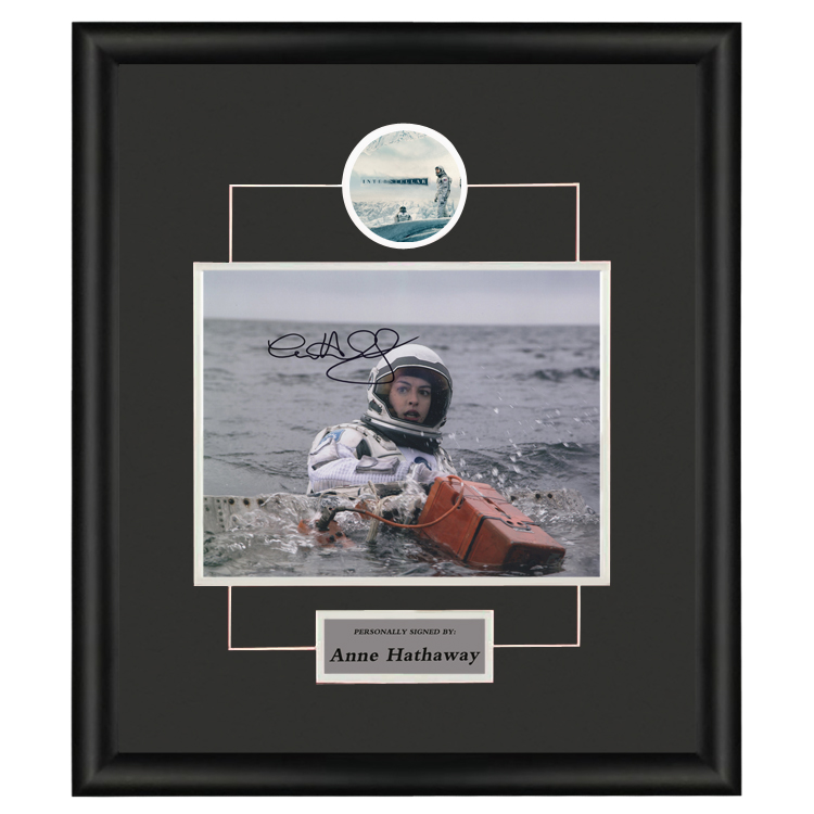 星际穿越安妮海瑟薇亲笔签名照片含证书裱框