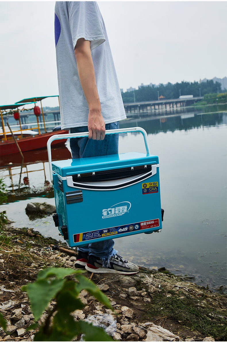 钓箱26升野钓钓雷2021新品26升便携多功能2600b超轻台钓野钓竞技硬式