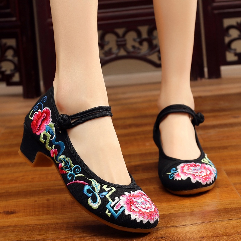 搭配旗袍穿的鞋子中跟风汉服周边搭配绣花鞋复古旗袍搭配相伴红色34