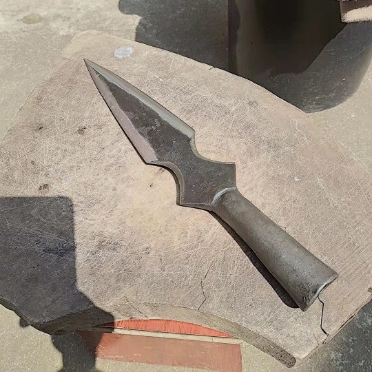 红缨枪 红缨矛弹簧钢手工锻打镖枪头镖投掷枪头霸王枪头红缨枪武术