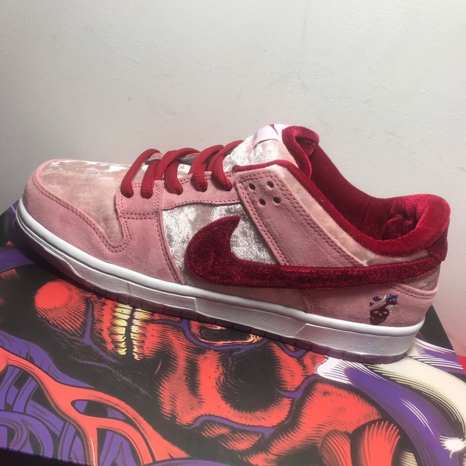 dunksb情人节限定情侣板鞋特殊礼盒装麂皮绒毛拼接男女