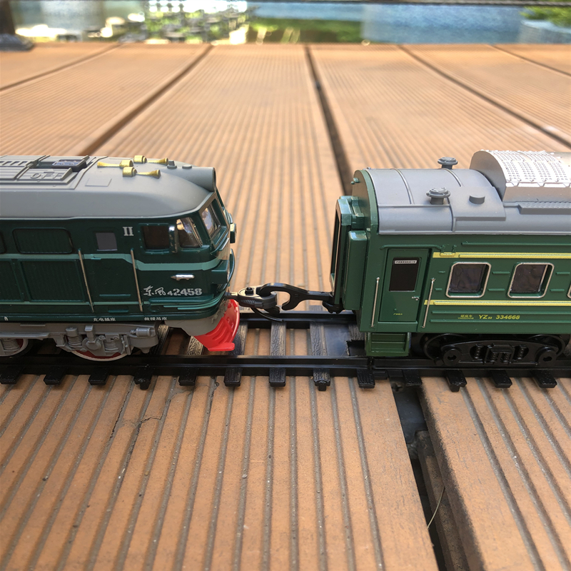 儿童绿皮客运车厢yz22可开门带灯光普客硬座型空调东风轨道小火车 绿