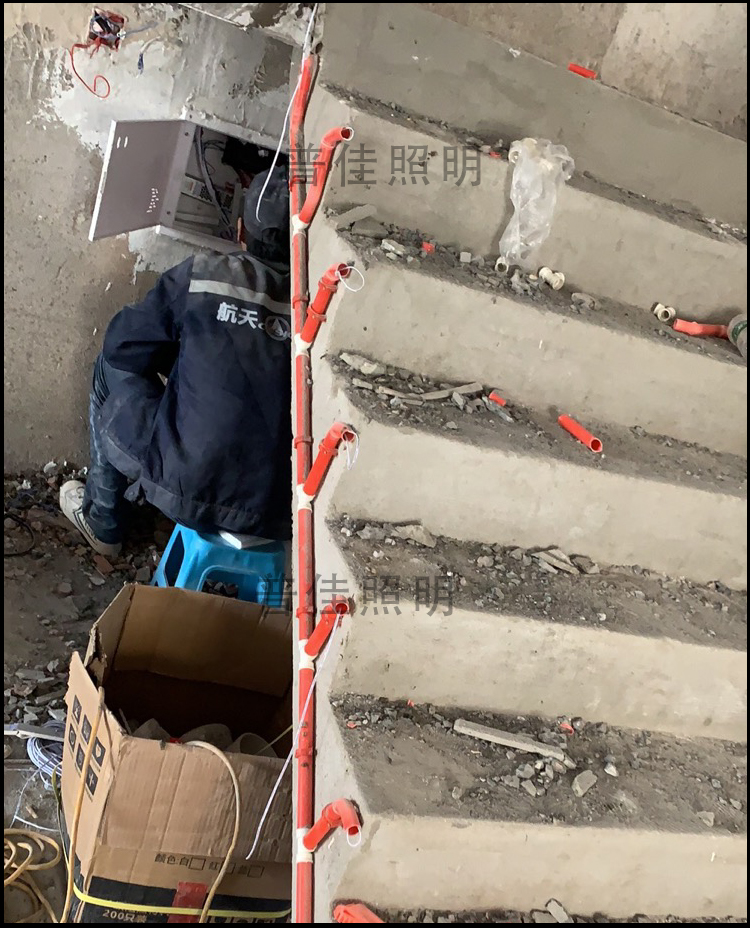 感应灯带网红楼梯踏步人体感应灯带智能编程嵌入式台阶踢脚线led线条