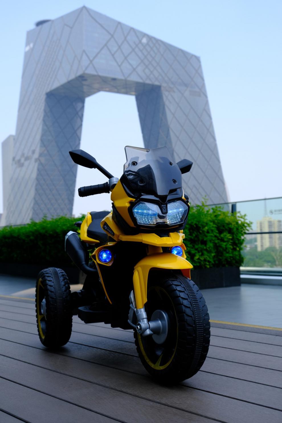 战狼儿童电动摩托车 宝宝电动三轮玩具车 小孩可坐电动车 黄色6v7h