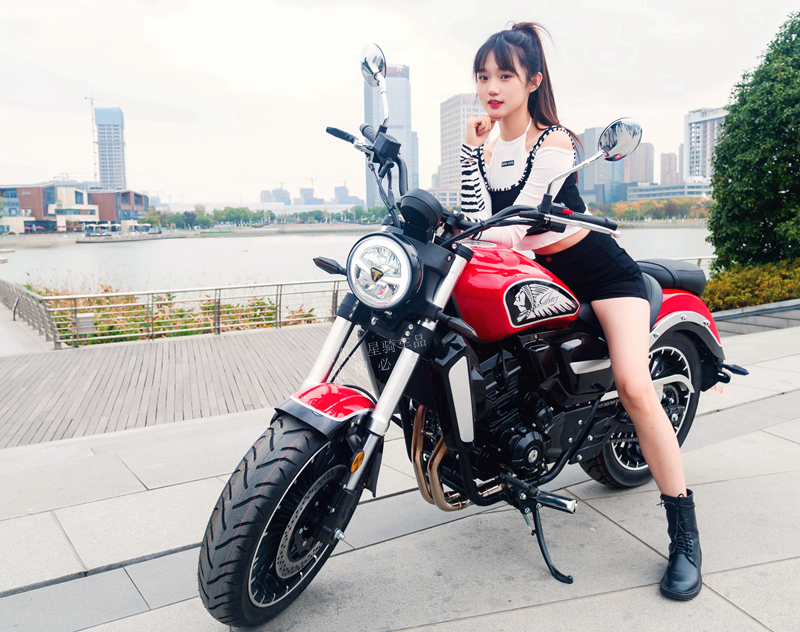 全新复古ur太子美式巡航摩托车400cc双缸水冷电喷嘉吉摩托车飞翎太子