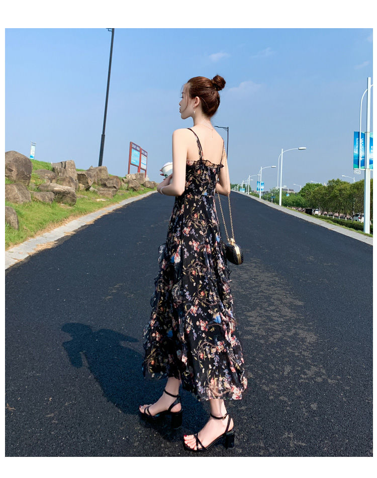款式:吊带裙图案:碎花流行元素:印花,拉链,荷叶边风格:韩版裙型:a字裙