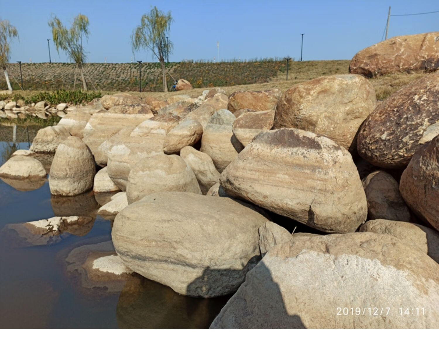 园林景观石 景石置石巨大型河卵石鹅卵石 绿地河滩湿地护坡驳岸石