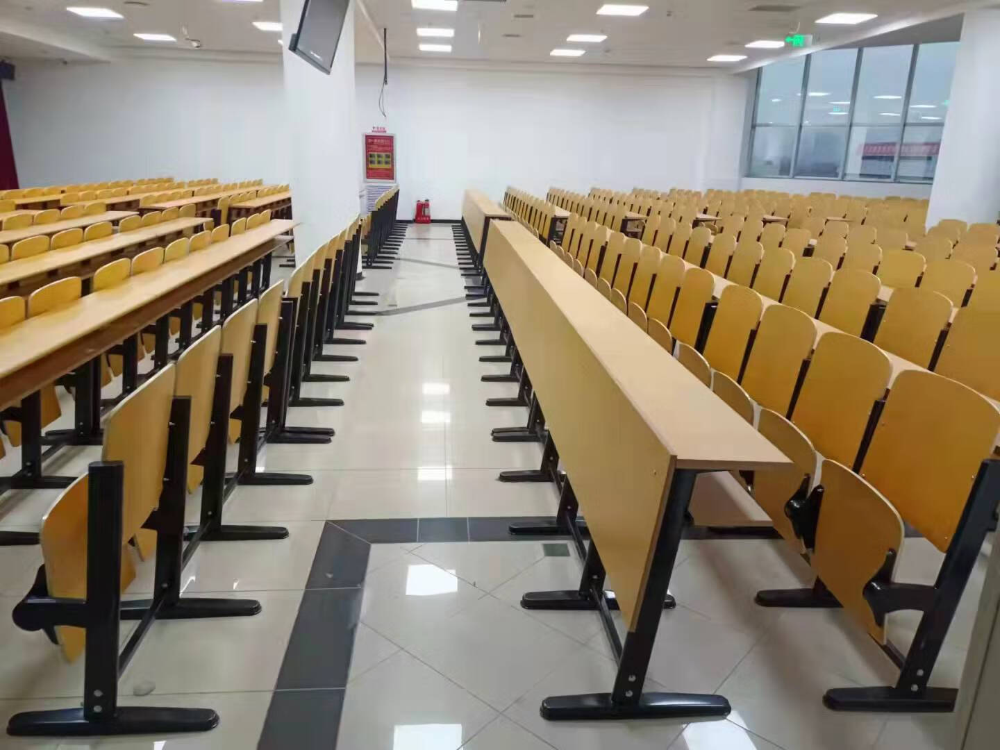 嘉菁衍阶梯教室排椅学校课桌椅带写字板固定连排椅礼堂椅报告厅自动翻