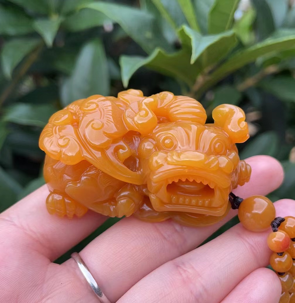 kk宝钰缅甸云南黄龙玉帝王黄满色精雕霸王貔貅手玩挂件证书新