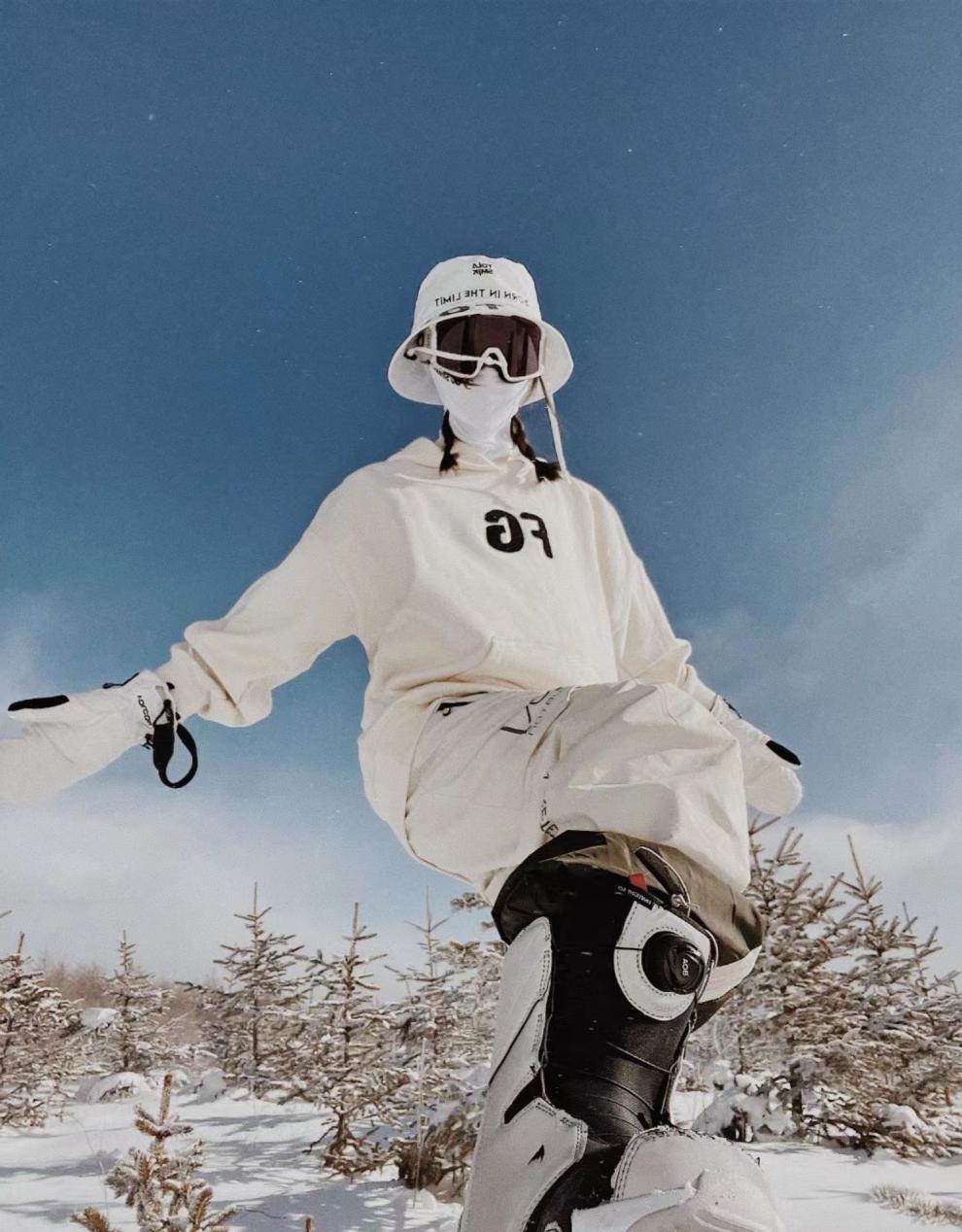 滑雪头盔女berntolasmik单板双板男女滑雪头盔雪盔帽渔夫帽软盔硬盔