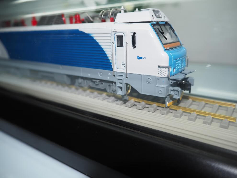 内燃机火车模型电力df静态仿真hxd2bd2cn5bn合金玩具成品 1/68比例