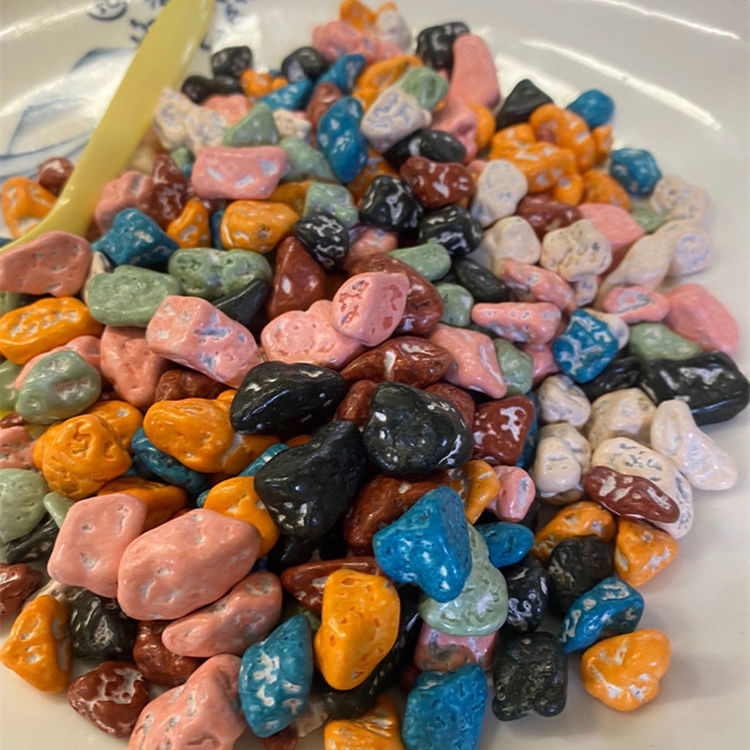 石头巧克力豆橄榄糖休闲零食脆皮夹心巧克力心形巧克力糖果批发纽扣形