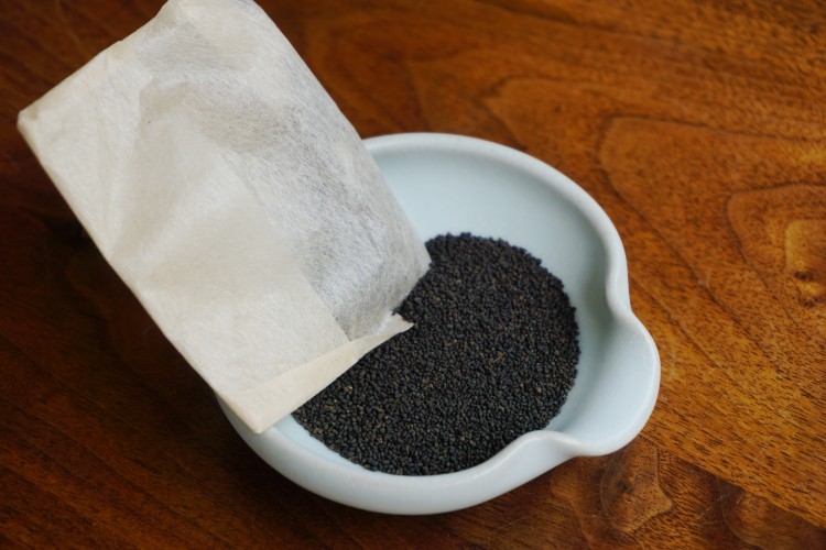 1999年3号虫茶龙珠虫屎茶茶宝 黑茶类500g 送坭兴陶罐