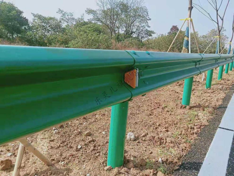 板高速公路护栏乡村防撞双波三波热镀锌公路梁钢护栏定制 柱帽【图片