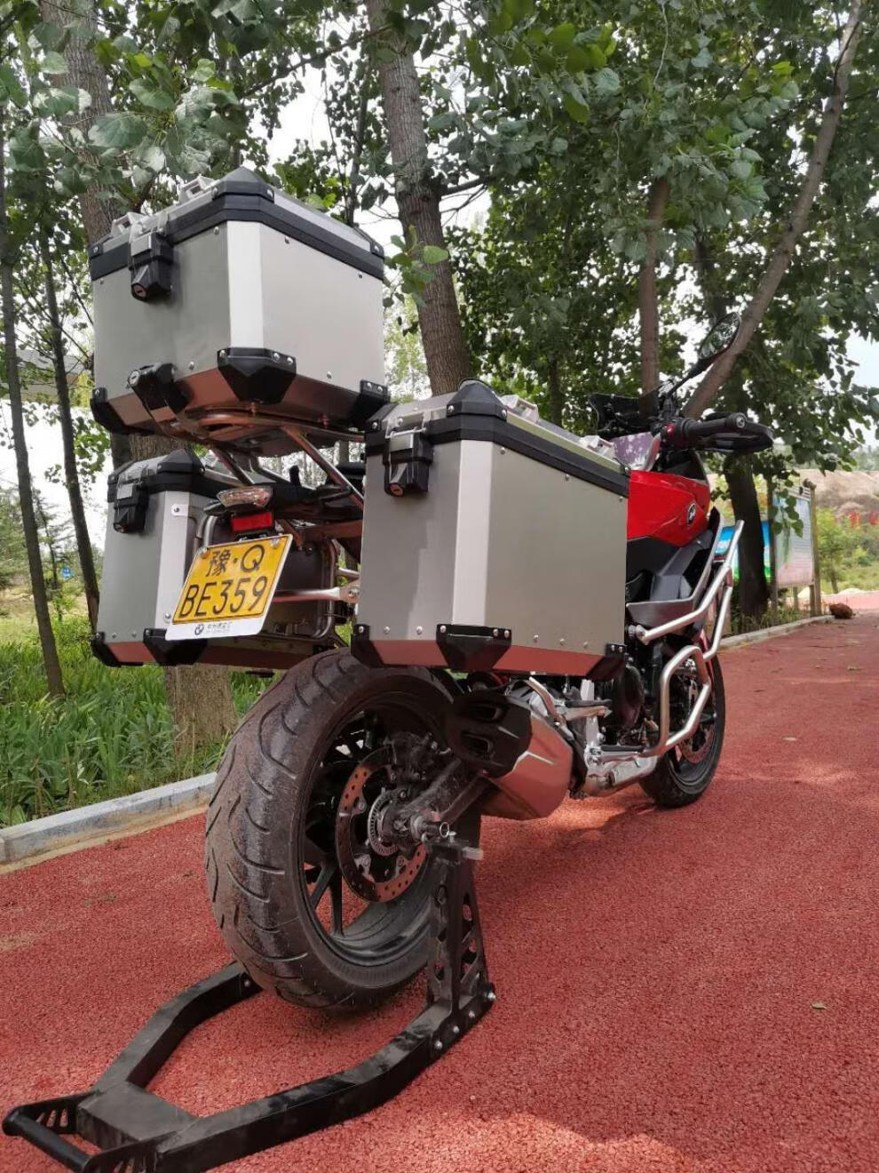 适用bmw宝马f900xr边箱三箱尾箱改装保险杠护杠铝合金碳钢黑色护杠一