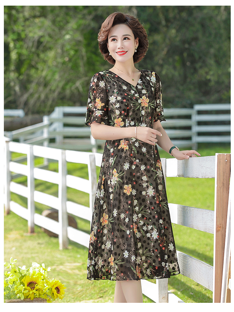 称美中老年女装夏装短袖裙子405060岁新款中年妈妈装夏季雪纺连衣裙中