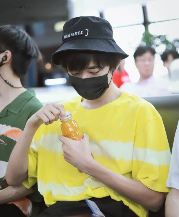 辉腾张艺兴时代少年团刘耀文同款帽子字母飘带渔夫帽男女街舞长带盆帽