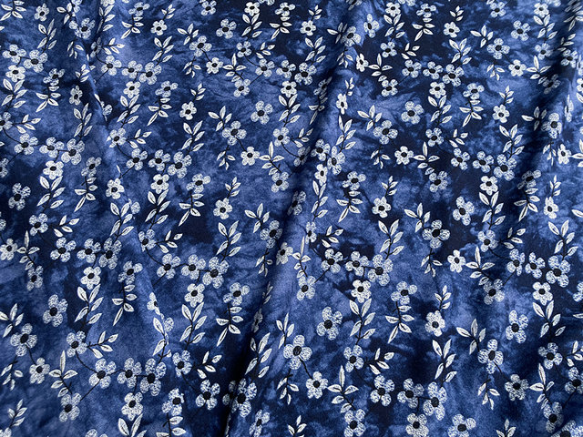 棉绸布料 2021蓝染腊梅高端乱麻棉绸布料面料人造棉布料绵绸人棉 半米