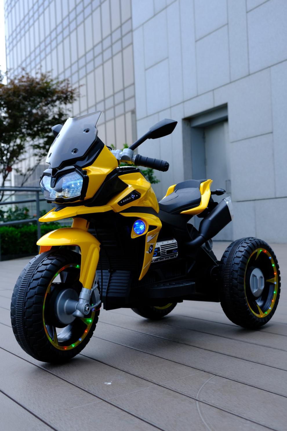 战狼儿童电动摩托车 宝宝电动三轮玩具车 小孩可坐电动车 黄色6v7h