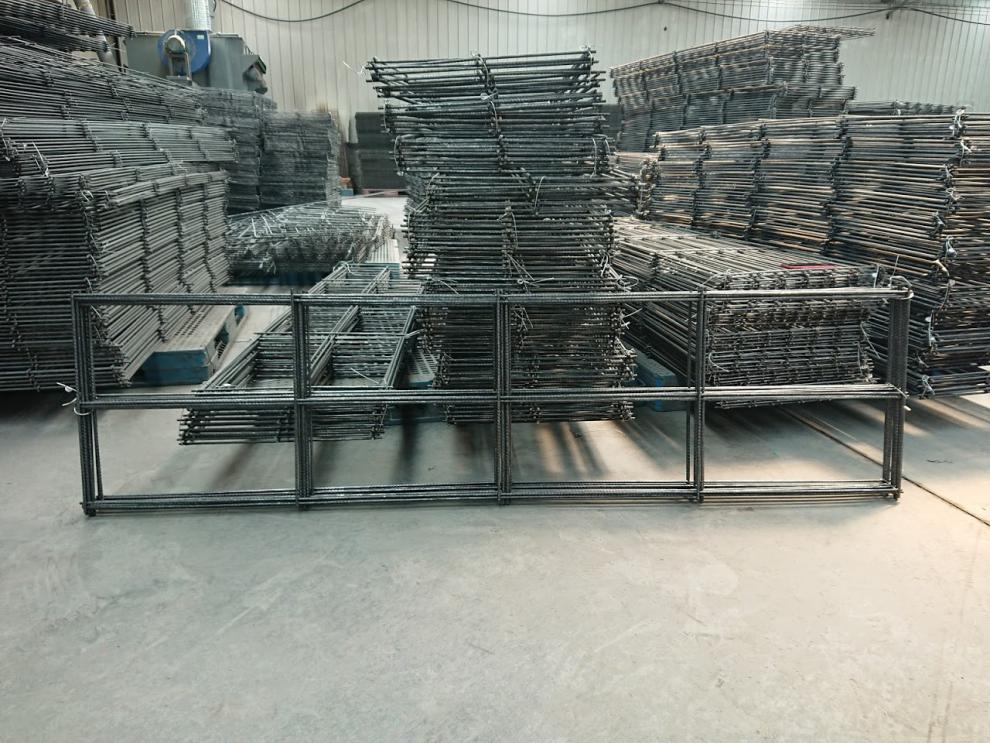 漏粪板模具钢筋网猪用水泥漏粪板漏粪板模具内置螺纹钢筋网片中式105