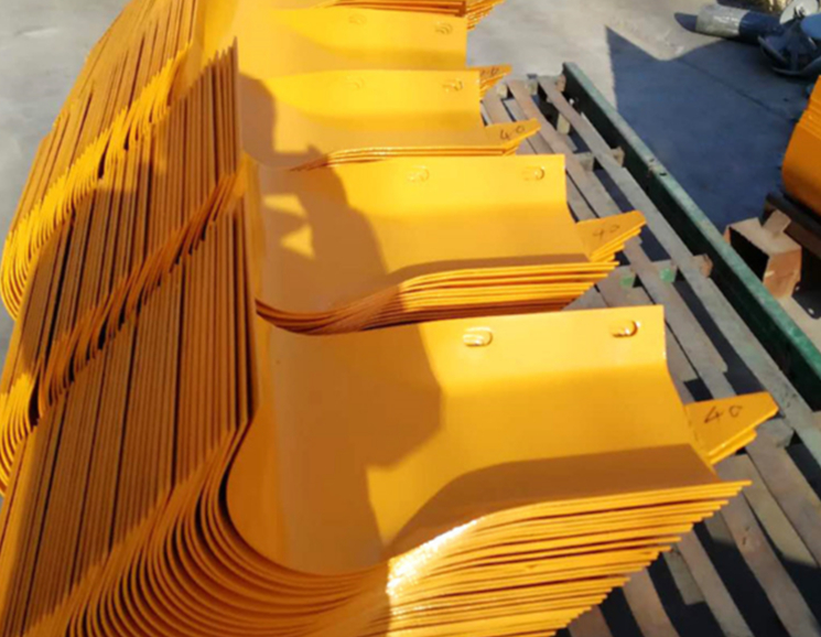 高速公路波形护栏端头镀锌喷塑防撞警示护栏板弯头波形护栏端头数满