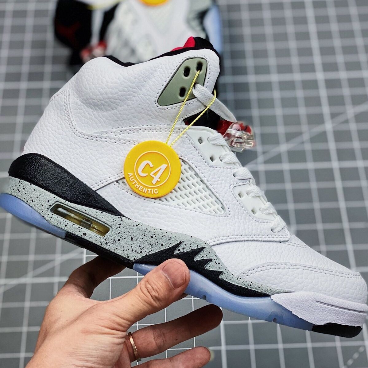 纯元aj5 气垫篮球鞋乔5aj5公牛白水泥运动篮球鞋男女跑 鞋 鸳鸯色 43