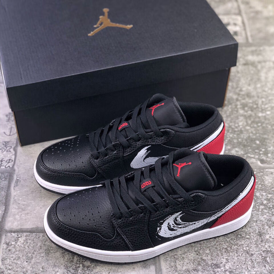 【官网旗舰】实拍纯原级乔1黑红aj低帮鞋潮流女生板鞋运动鞋 手绘涂鸦