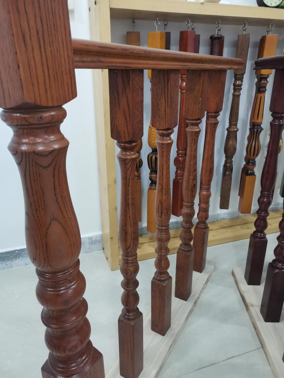 楼梯扶手实木橡木 实木楼梯家用红橡木楼梯扶手大小将军柱楼梯栏飘窗