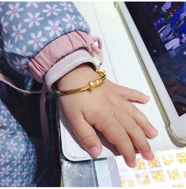 老凤凰999足金满月礼物宝宝金手镯一对婴儿金饰儿童黄金对镯光圈推拉