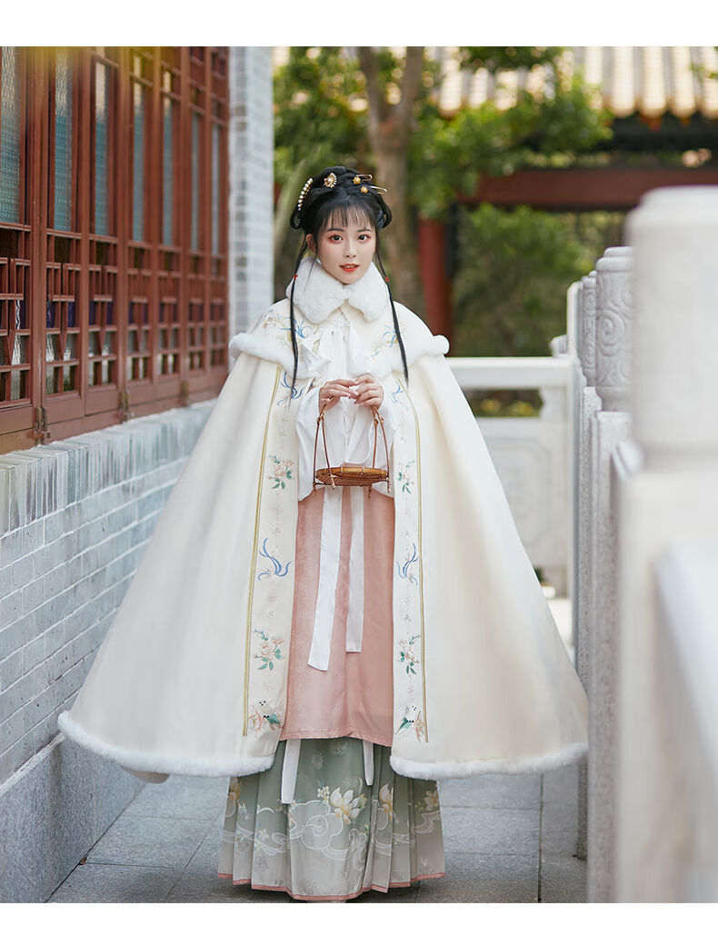 女中长款加绒加厚中国风披风外套秋冬款古装秀禾披肩米白色5678均码