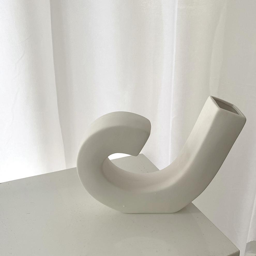 ins韩国民宿摆件装饰家居软装酒店艺术陶瓷环形异形拍摄道具花瓶双阙