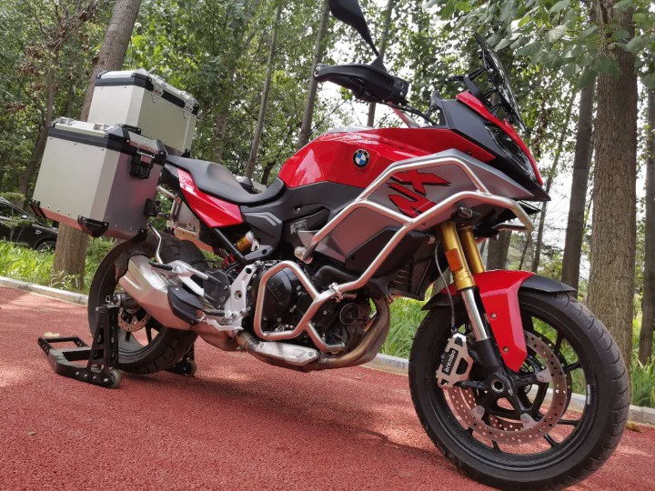 适用bmw宝马f900xr边箱三箱尾箱改装保险杠护杠铝合金银色不锈钢护杠