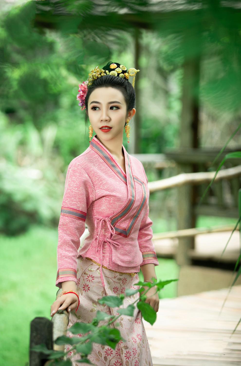 (云南旅游穿搭)西双版纳傣族服装女少数民族服饰日常套装工作服拍摄