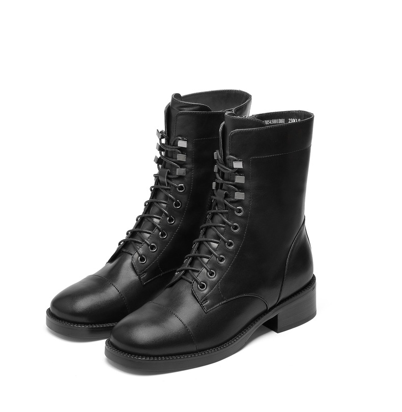 千百度女鞋秋冬新款骑士靴帅气百搭流行女靴显瘦洋气低跟靴机车靴黑色