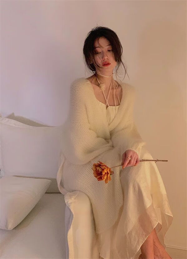 温柔系穿搭法式赫本风设计感小众高级感裙子裙子女秋新款杏色收藏店铺