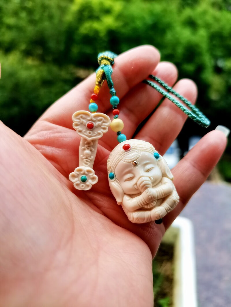 63兰历&专柜 苏工精雕猛犸象牙小萌象三通背云 象神宝宝吊坠 手串