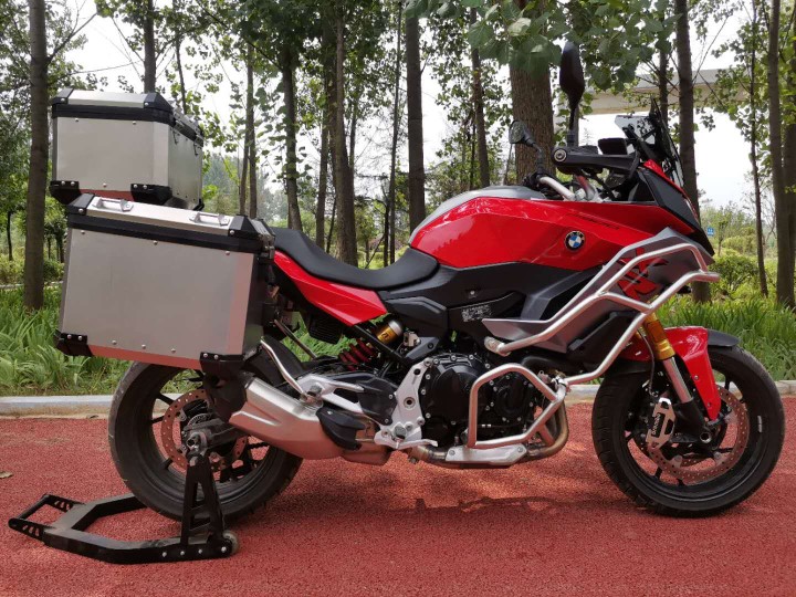 适用bmw宝马f900xr边箱三箱尾箱改装保险杠护杠铝合金银色不锈钢护杠