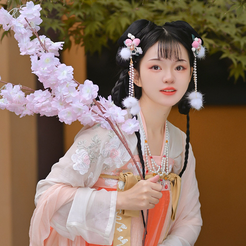 仙气桃子边夹古装珍珠流苏夹子女汉元素发饰新年礼物虎年白色毛球款一