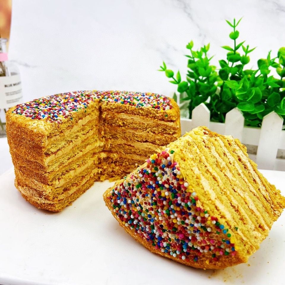 10057963180513商品名称:俄罗斯双山风味提拉米苏 蜂蜜奶油千层蛋糕