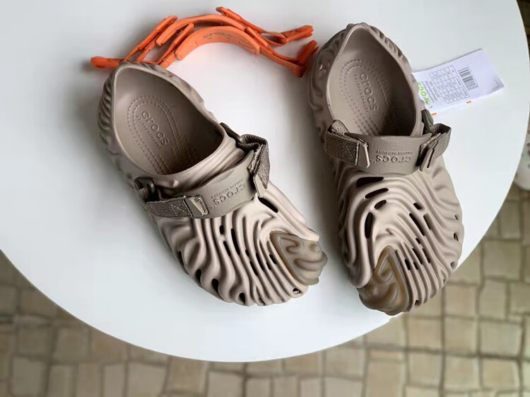 crocs卡骆驰商场同款椰子洞洞鞋防水速干指纹包头男女夏季户外沙滩凉