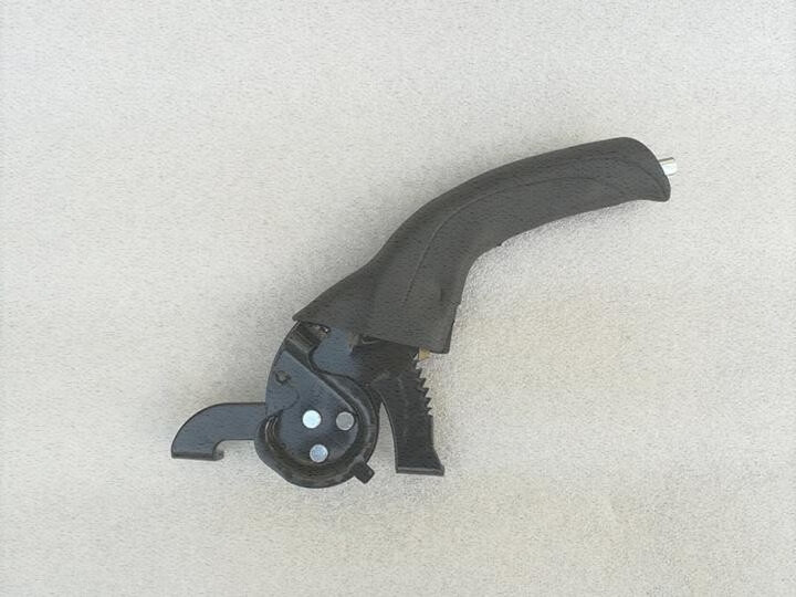 优米电动车三轮车配件通用大全宝岛四轮右手加厚手刹刹车总成右边手刹