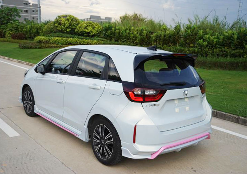 2021款新飞度尾翼本田四代全新飞度fit免打孔改装带灯顶翼后尾翼精品