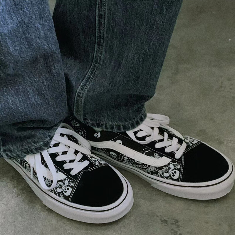 万斯(vans)联名wanshi男鞋骷髅头低帮黑色帆布鞋 骷髅头低帮 偏大一码