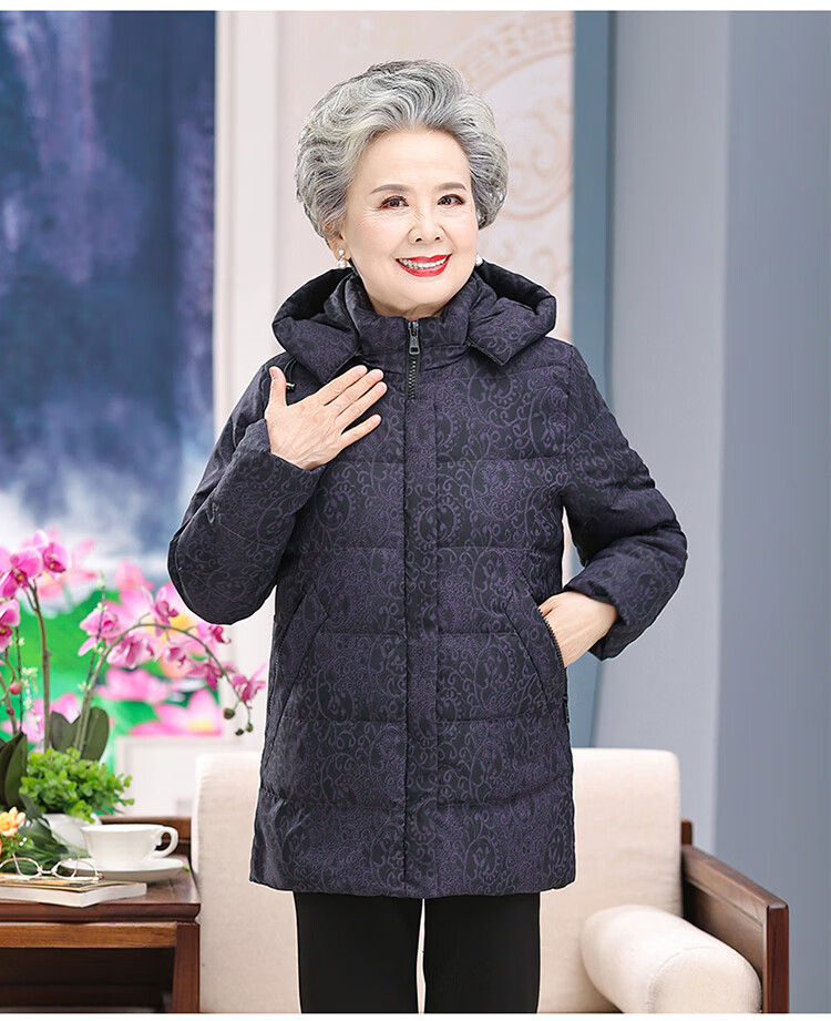 老太太短款加肥羽绒服老人家冬天穿中老年人妈妈洋气女60岁70奶奶保暖