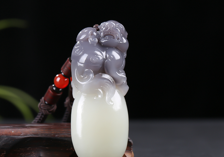 臻藏家纳福天然和田玉貔貅男手把件烟灰白玉仿古瑞兽玉石把玩件