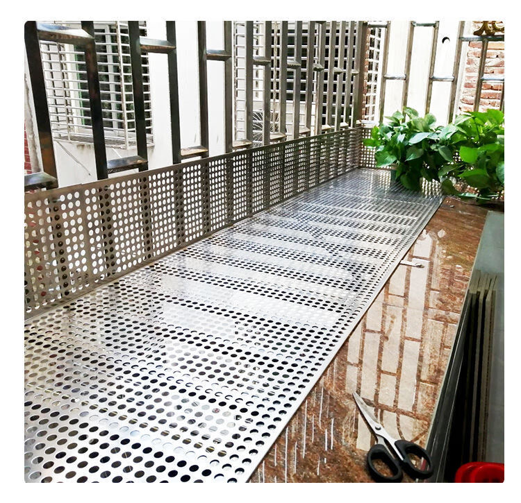 阳台防护网304不锈钢防盗窗垫板窗台护栏防漏网垫格隔板花架自装宽50