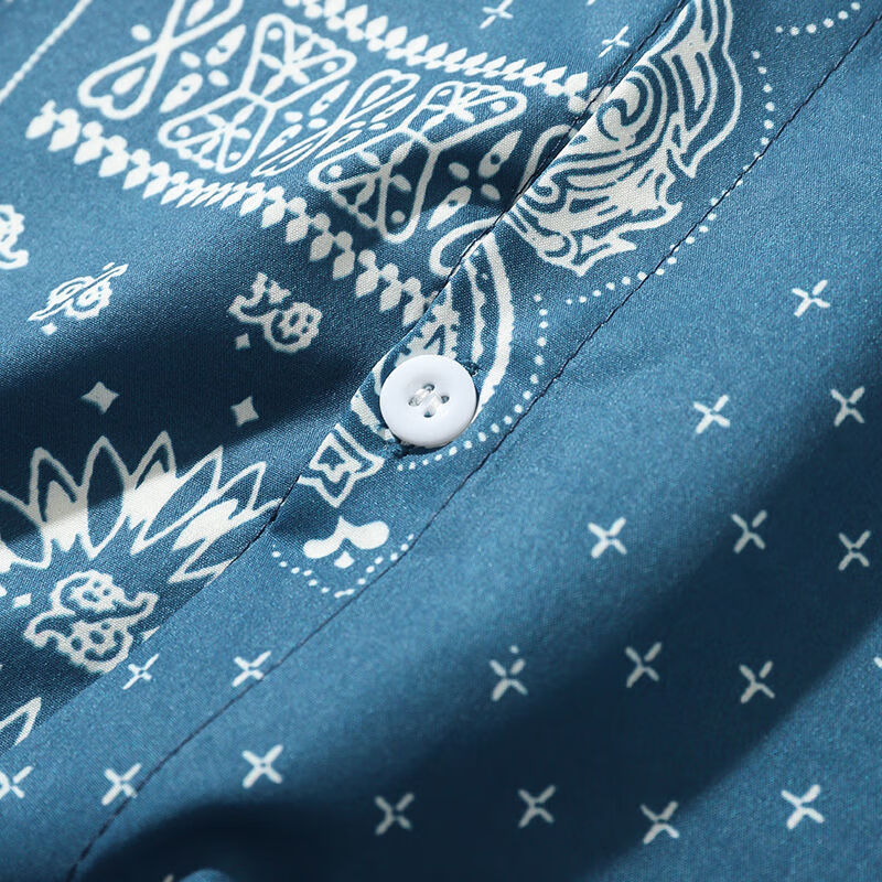 上市时间:2021年秋季风格:街头风,日系,嘻哈风袖长:长袖流行元素:印花