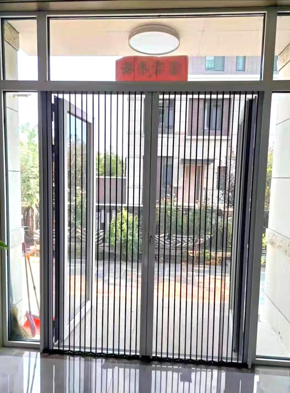 大门防蚊虫猫狗老鼠咬铝合金带锁防盗隐形推拉伸缩纱门通风透气纱窗
