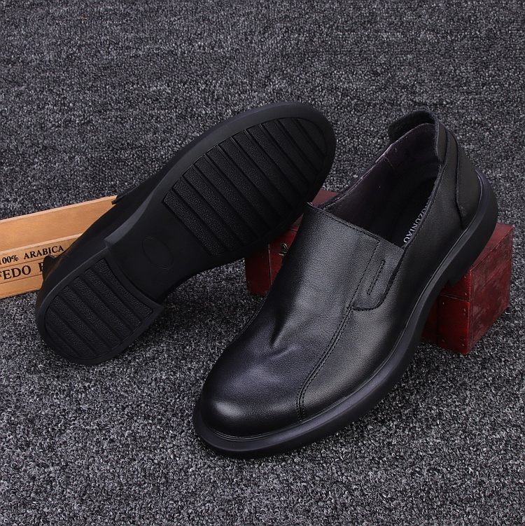 男士正装皮鞋加肥加宽夏季休闲男头层牛皮黑色套脚百搭潮宽头透气商务